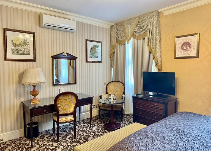 The Leonard Hotel